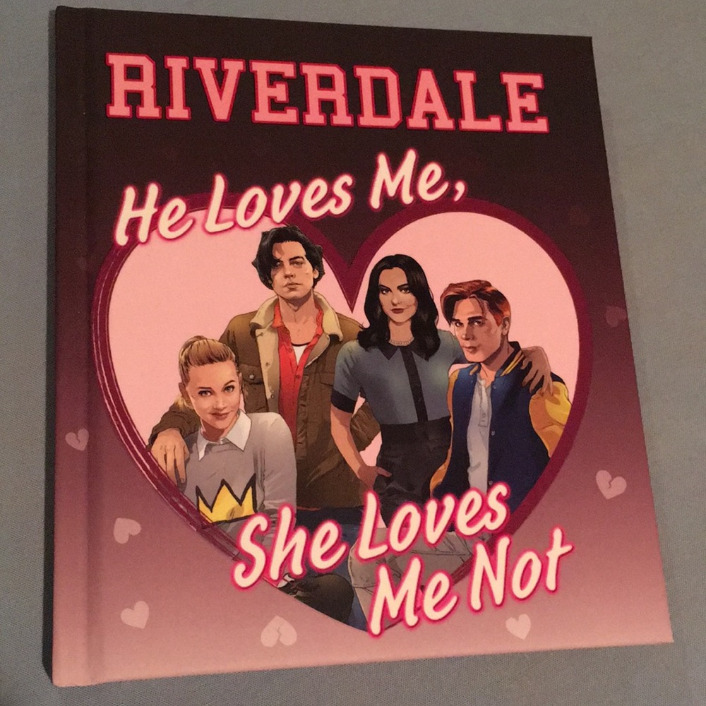 Riverdale He Loves me He Loves me not Book